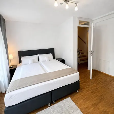 Modernes Stadthaus Mit Netflix Holiday home *