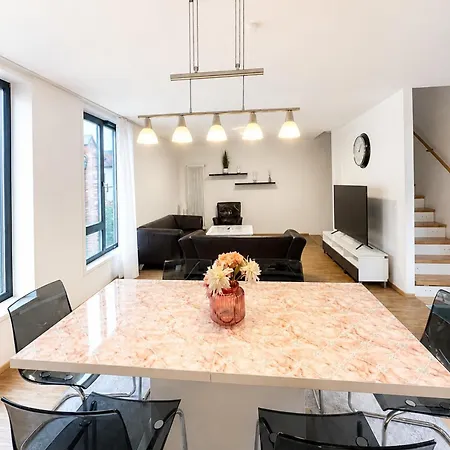 Modernes Stadthaus Mit Netflix Holiday home